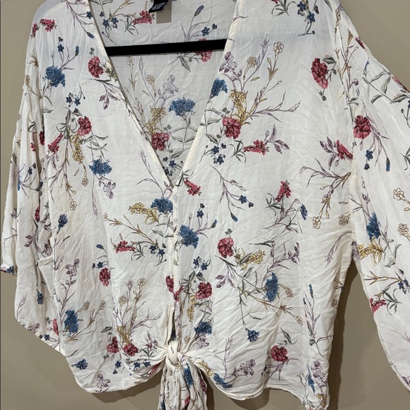 Floral bohemian tie front blouse - Picture 3 of 3
